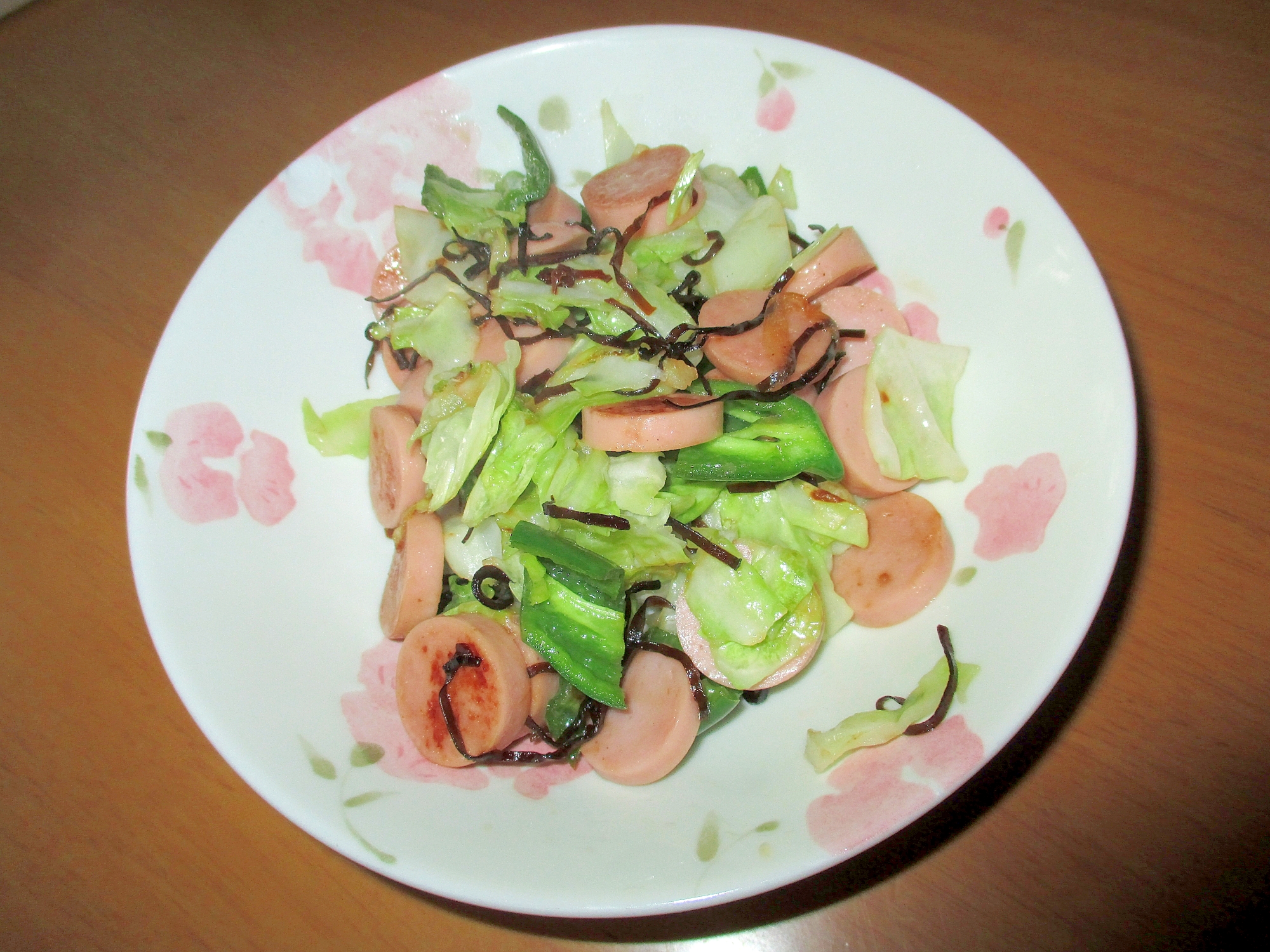 魚肉ソーセージと野菜と塩こぶ炒め