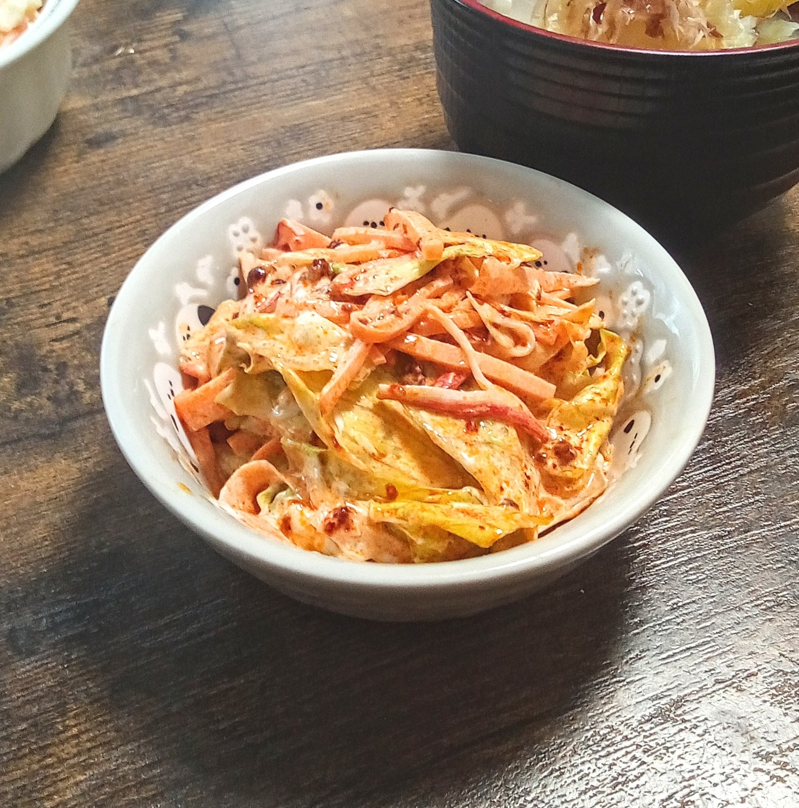 今日はおつまみサラダ！食べるラー油でレタスサラダ♫