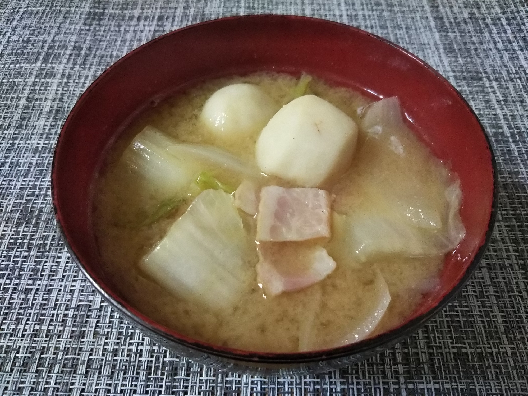 里芋と白菜のとろーりお味噌汁
