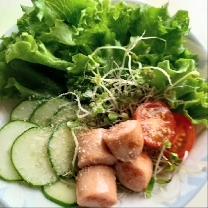 あやなおちゃんちゃ〜ん♪
暑いですね〜( ⑉´ᯅ`⑉ )
3ヶ月はこの暑さが続くと思うと恐怖！
栄養豊富なヘルシーサラダレシピありがとうございます❣