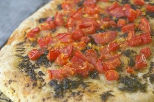 トマトとバジルのピザ