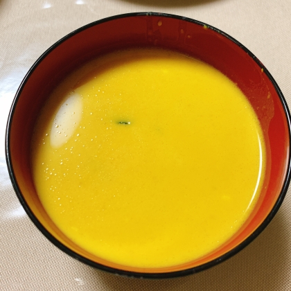 ミキサーなしでとてもお手軽に作れて嬉しいです。かぼちゃを潰すのが甘かったのかゴロッとしたかぼちゃスープになりました(笑)スープの味がとっても美味しかったです！
