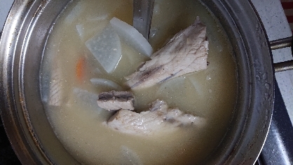 鰤のあら＆根菜の旨みたっぷり！ブリのあら汁
