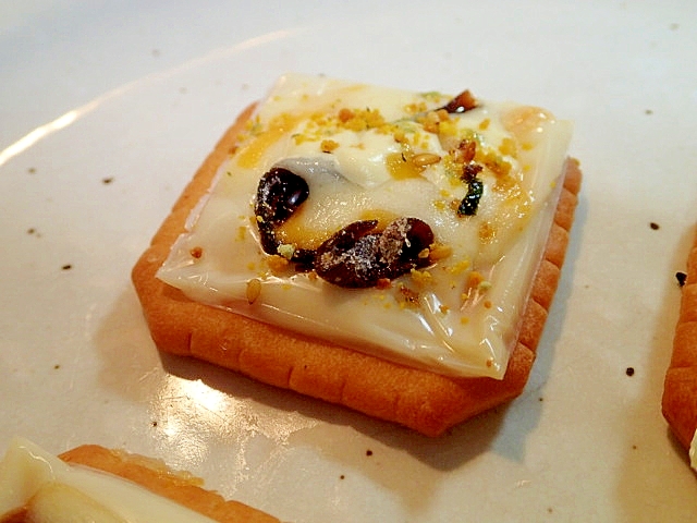 のりたま/マヨで　チーズと塩昆布の焼きクラッカー