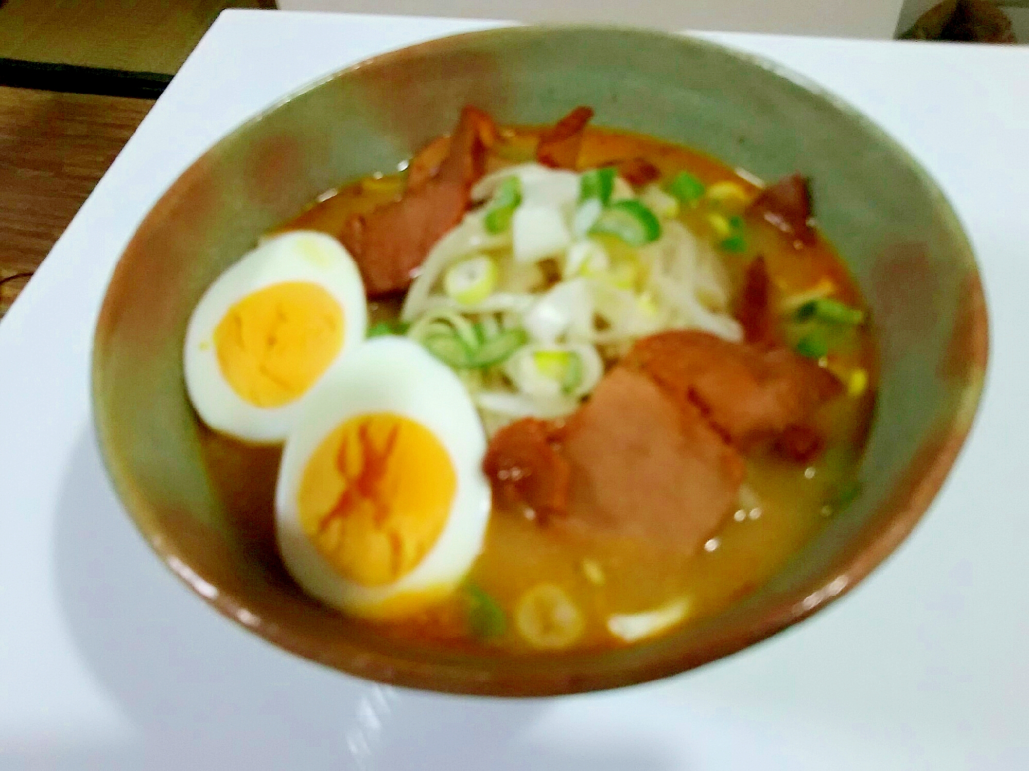 もやし炒め入れて味噌ラーメン