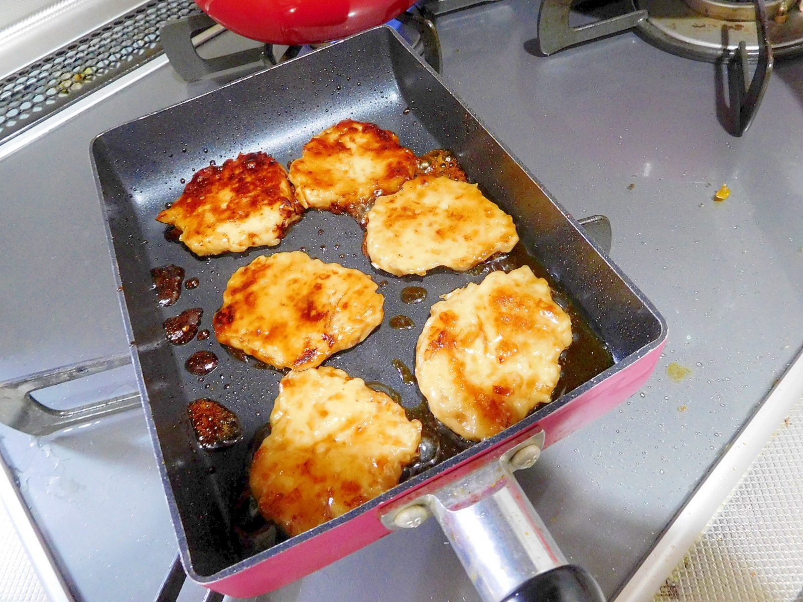 ポリ手袋で、ひき肉料理の面倒くさい！解消　つくね