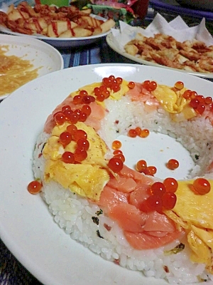 スモークサーモンと薄焼きたまごで花の押し寿司