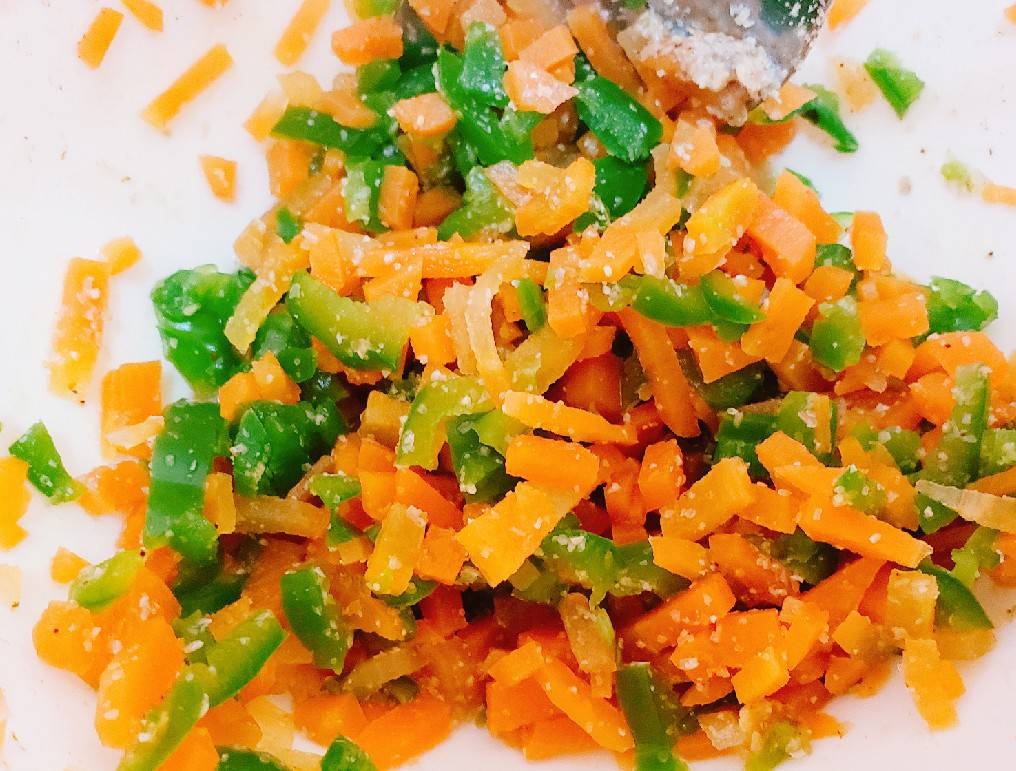 1歳半の息子に 人参とピーマンのゴマ和え レシピ 作り方 By ユーママちゃん 楽天レシピ