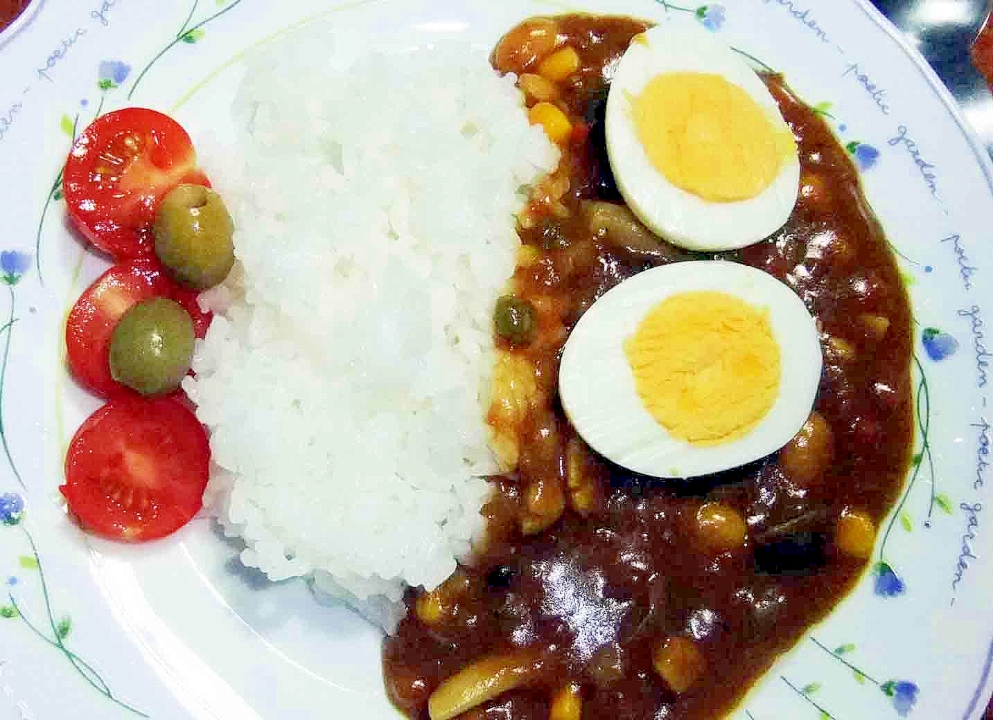 好きなものトッピングしてカレー