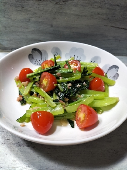 彩り綺麗♡簡単♡ひき肉と小松菜とトマトの旨塩炒め