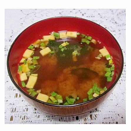 九条ねぎ・乾燥豆腐・生わかめの赤だし