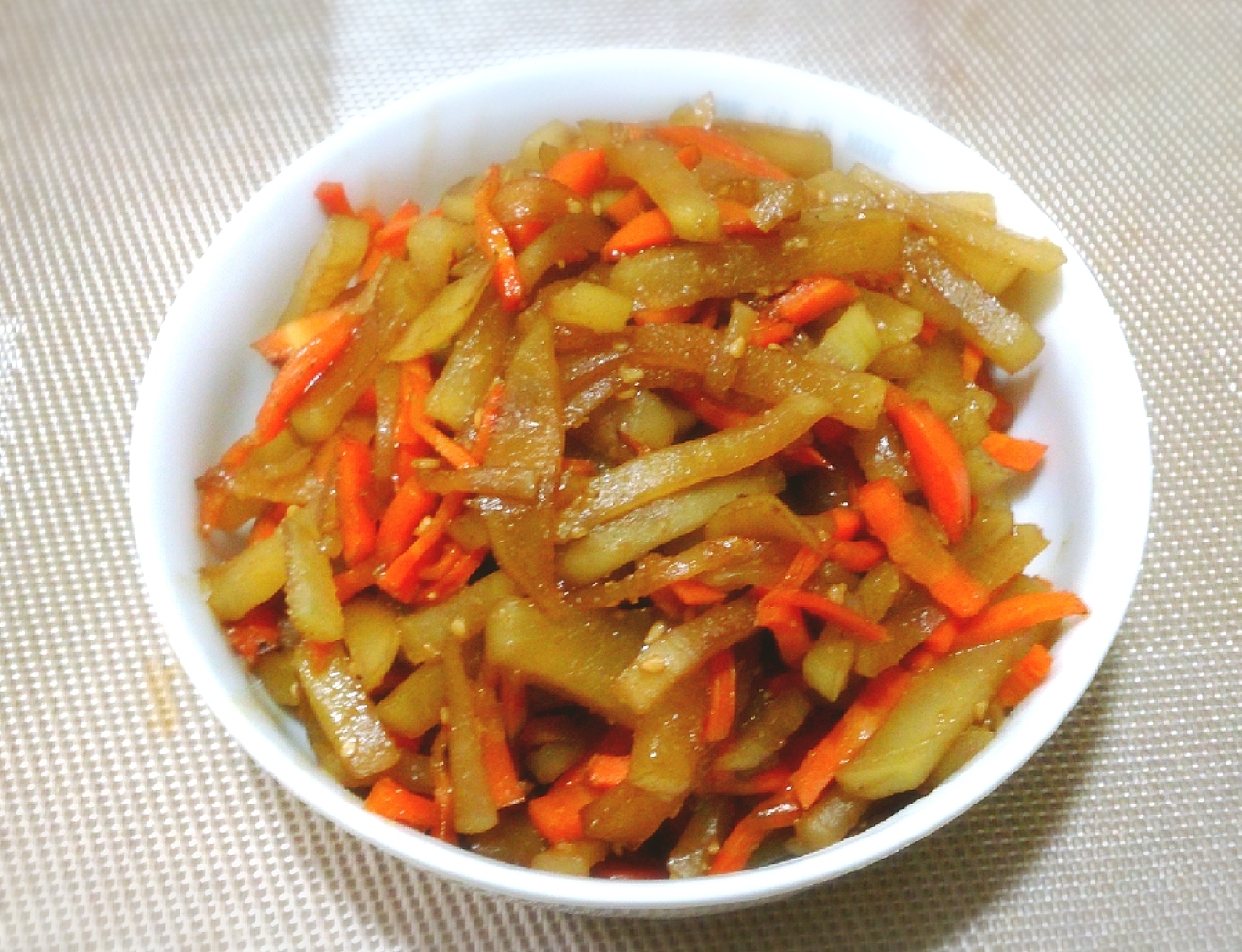 しゃきしゃき 歯ごたえ素敵な ヤーコンのきんぴら♪