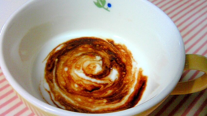 マーブル模様のコーヒー味ヨーグルト