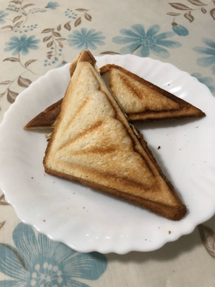 午後のおやつに　作りました。
パンの耳は　切りませんでした。
美味しくいただきました。