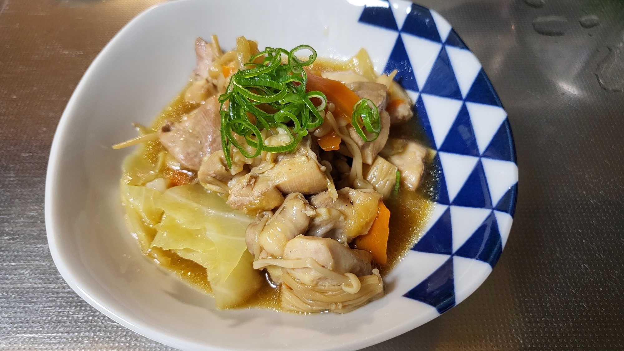 簡単！「鶏肉とキャベツの蒸し煮」