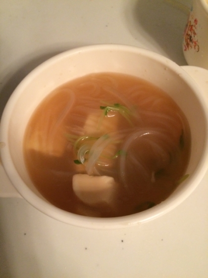 豆腐と豆苗と春雨の中華スープ