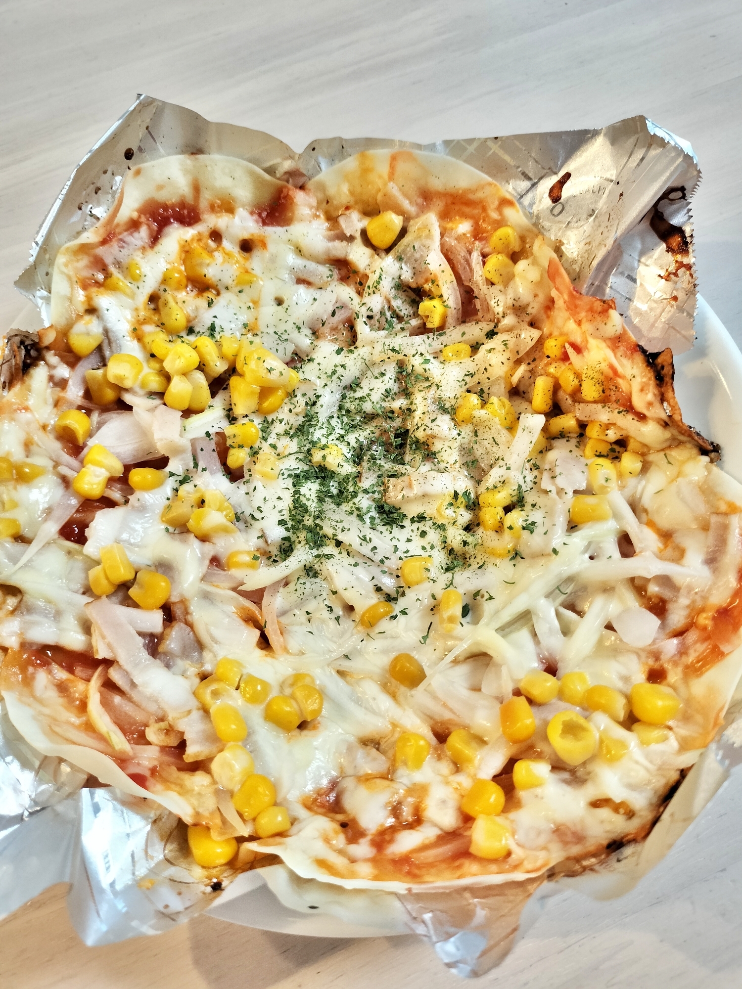 餃子の皮でまるでクリスピーピザ✰