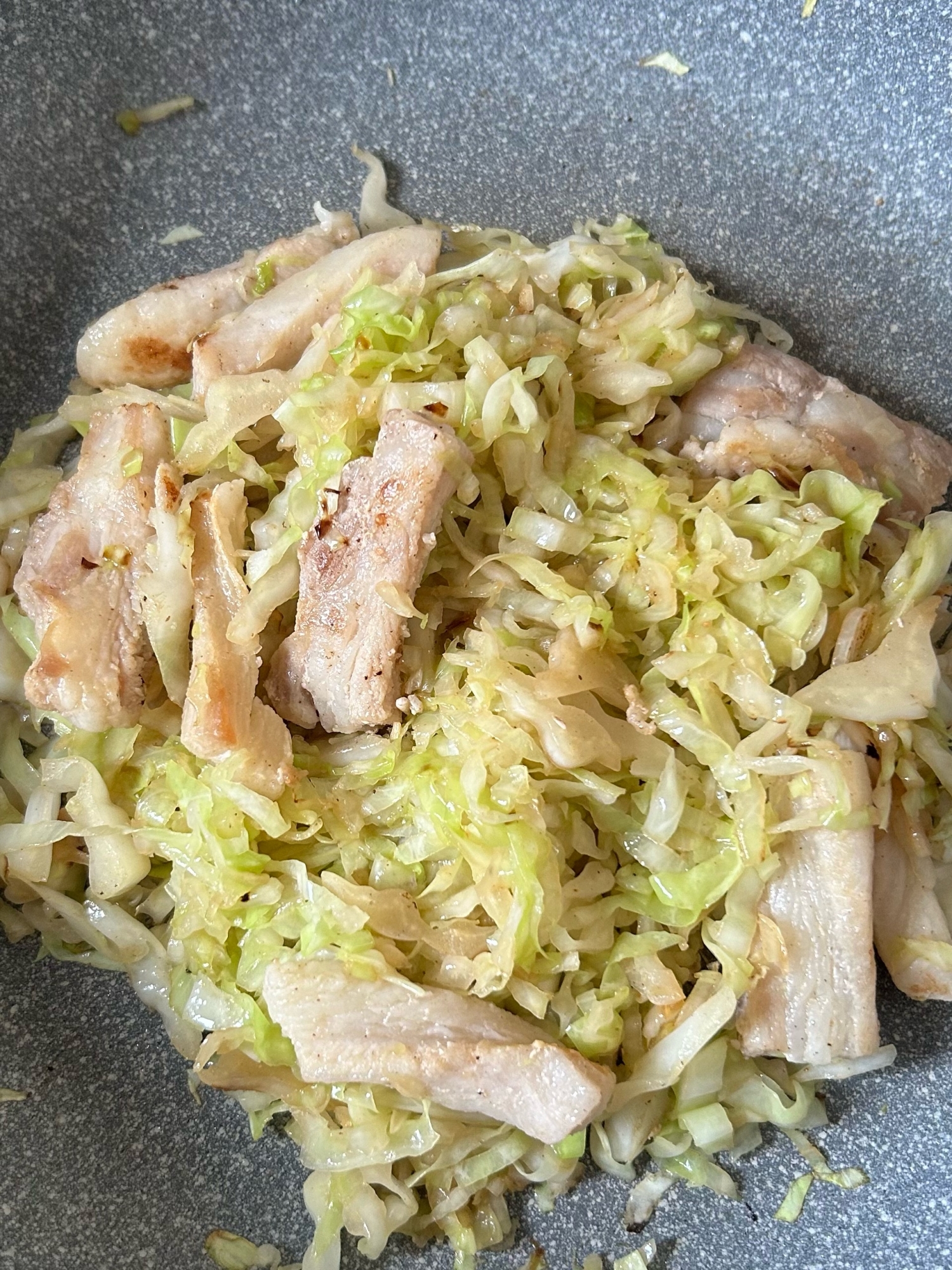 キャベツと厚切り豚バラの炒め物