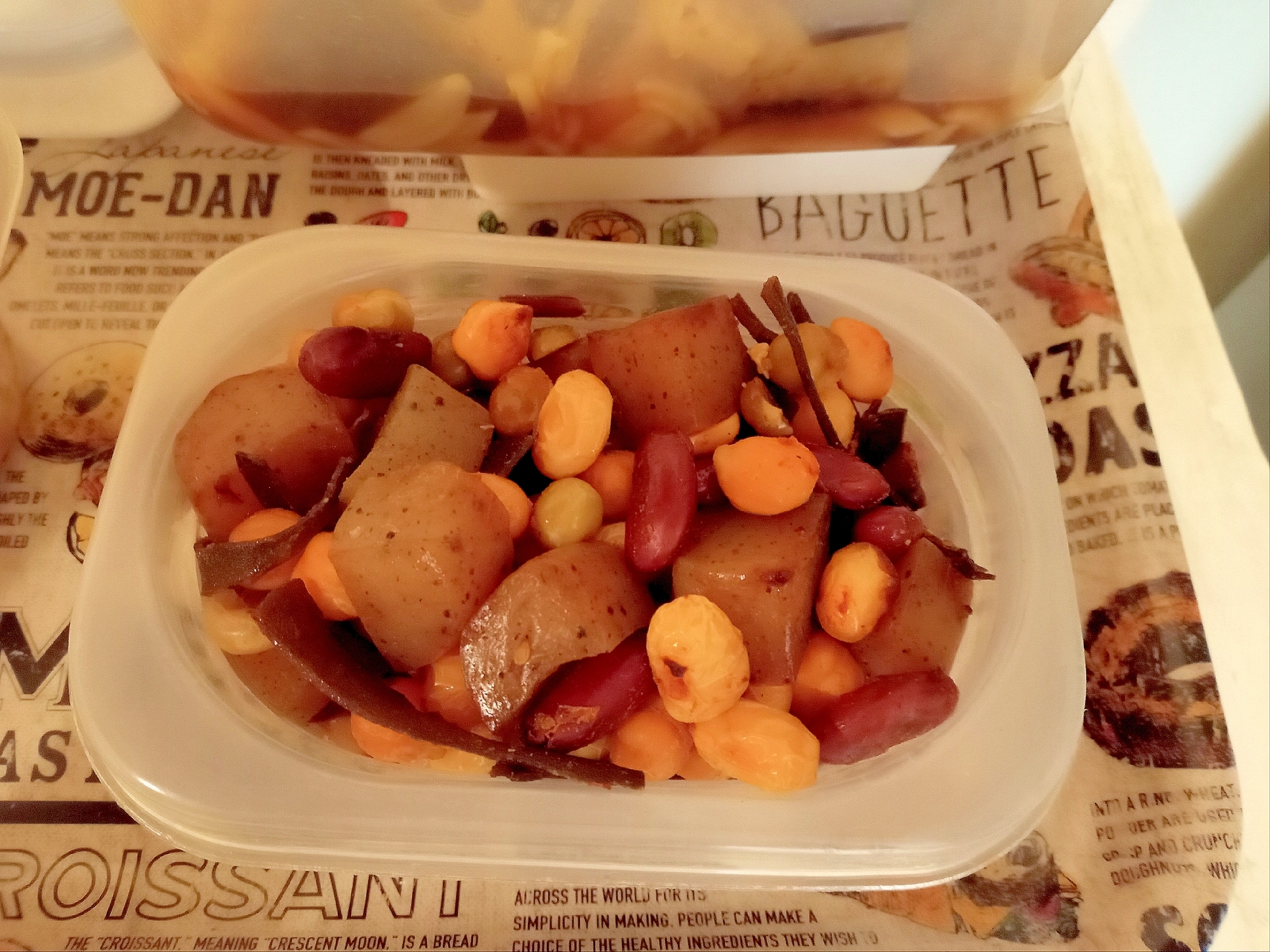 こんにゃくとミックスビーンズの煮物