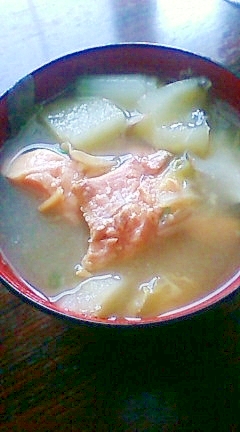 塩鮭じゃがいもたまねぎのほっこりお味噌汁♪