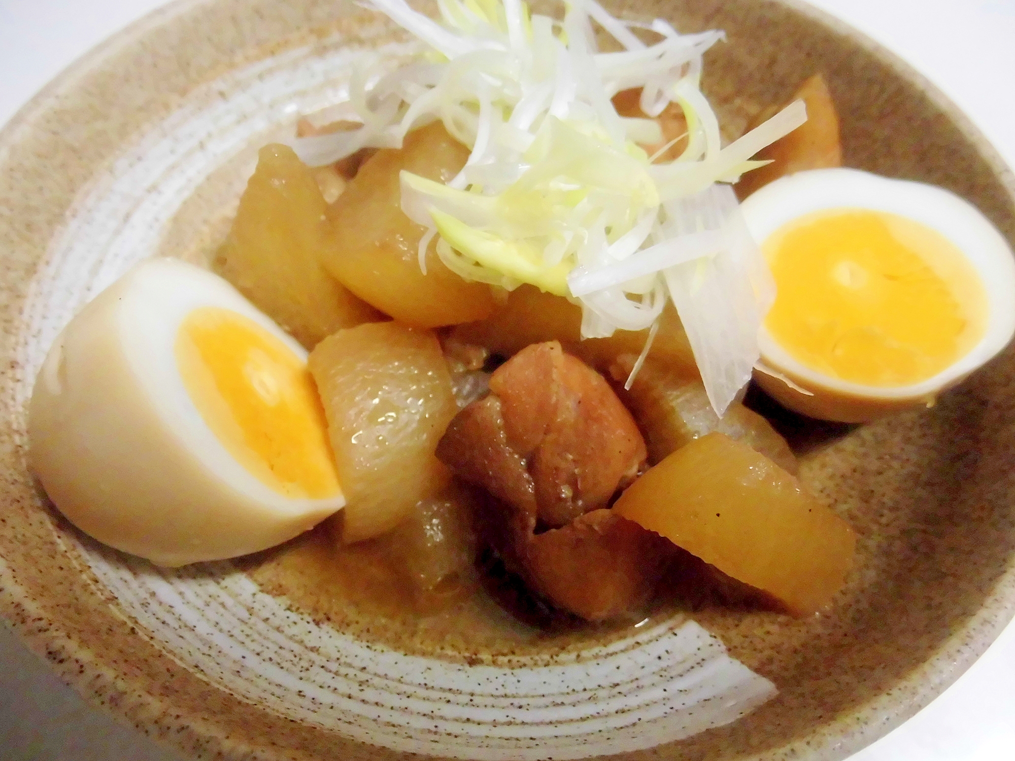 わさびの風味がたまらない！鶏肉と大根の煮物