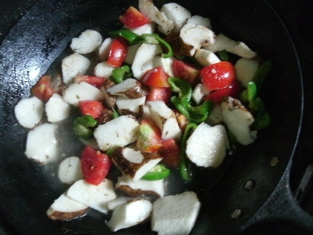 長芋とトマトのピリ辛煮