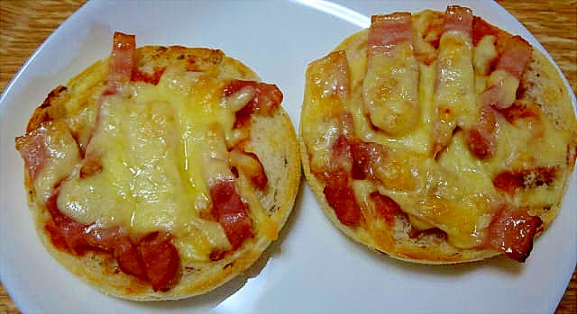 イングリッシュマフィンで作るピザ風トースト