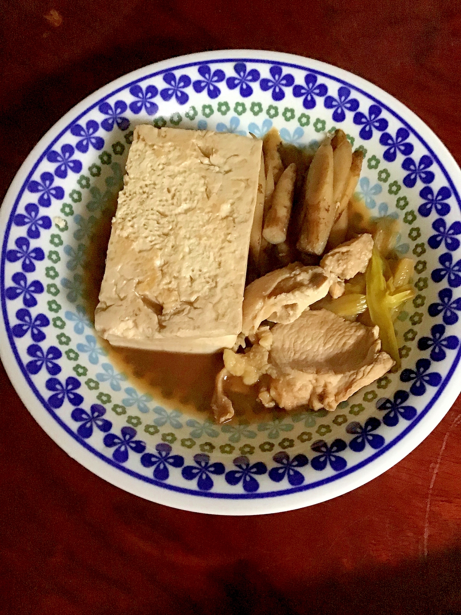 鶏ムネとゴボウの肉豆腐。