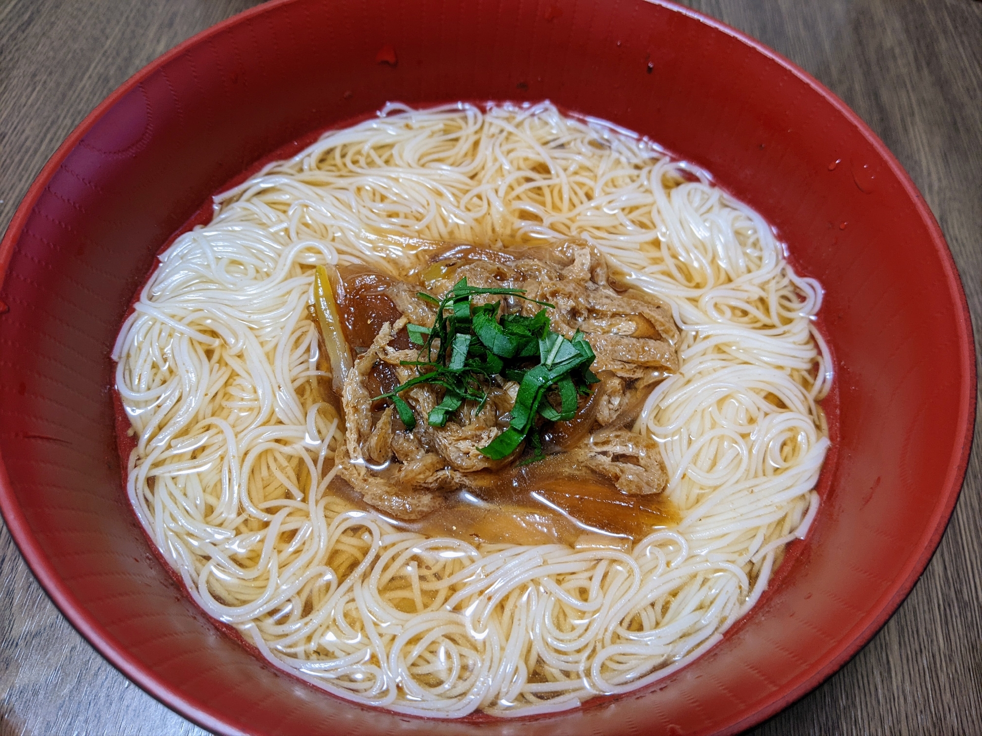 玉ねぎと油揚げのぶっかけ冷やしそうめん