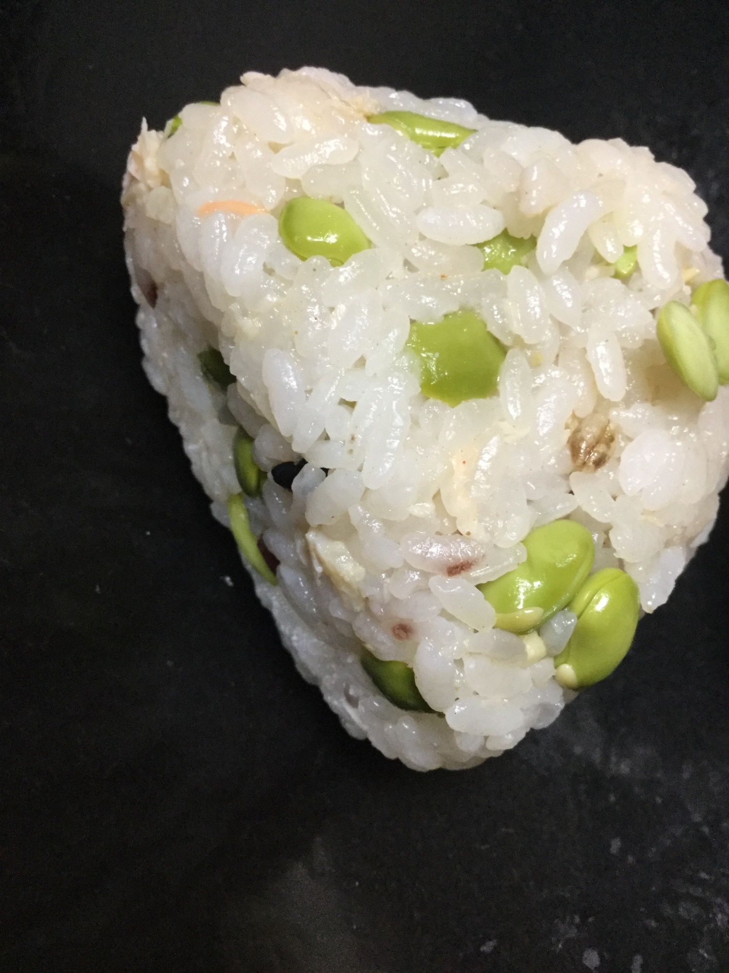 鶏ハムと枝豆ごはんでおにぎり