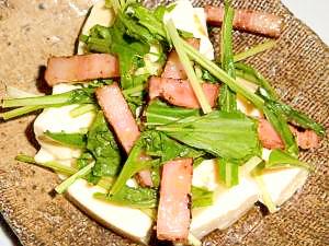 水菜と豆腐とベーコンのサラダ