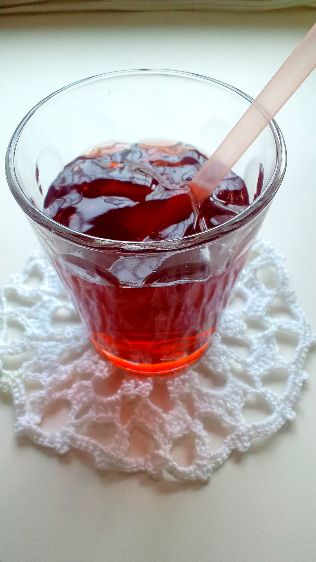 グラスに入ったきらきらぶどうゼリー