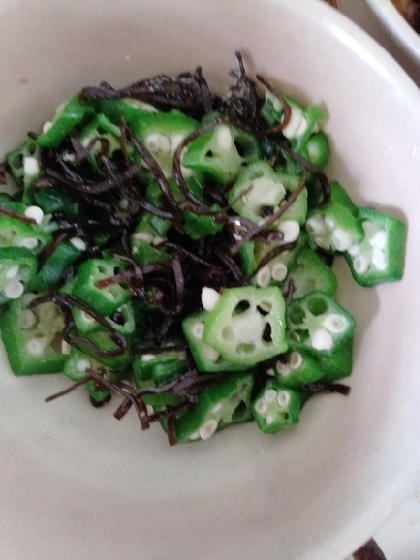 簡単！副菜！オクラと塩昆布のいりごま和え〜