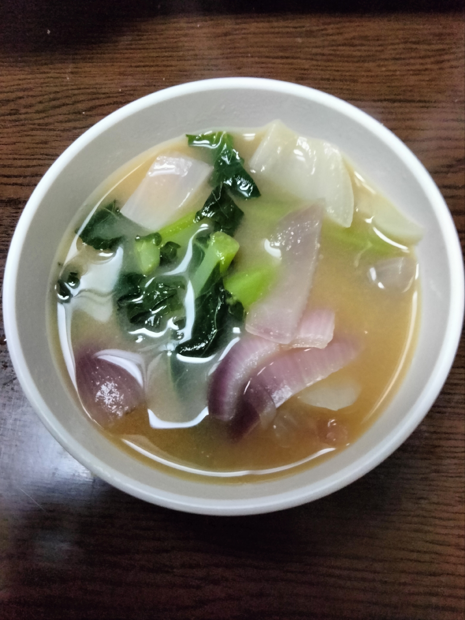紫玉ねぎとブロッコリー葉の味噌汁