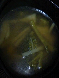ブロッコリーのコンソメスープ