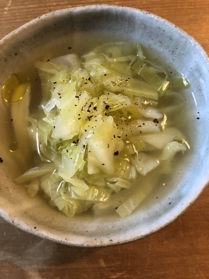 野菜ブイヨンでいただくキャベツのスープ