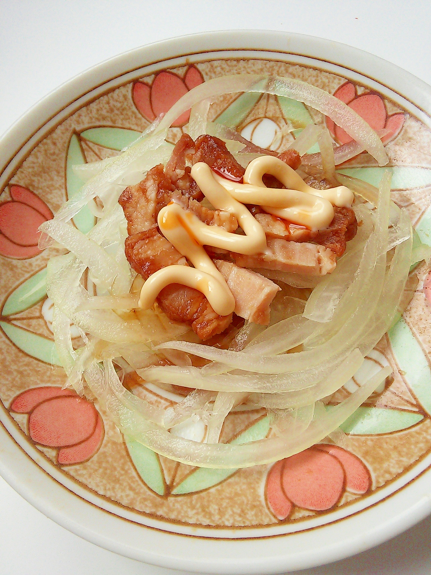 チャーシューと新玉ねぎのおつまみサラダ★ラー油風味