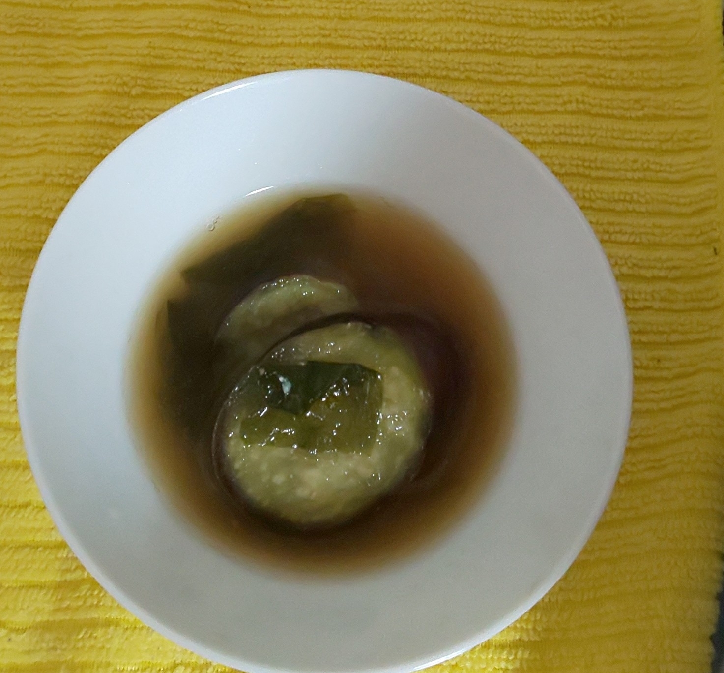 なすとわかめの味噌汁