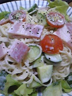 これは母に作ってあげたものです＾＾
素麺がサラダに～っておおはしゃぎしてました・つまみ食いして・・美味しいって。食べたくて早め夕食をしたそうです♪