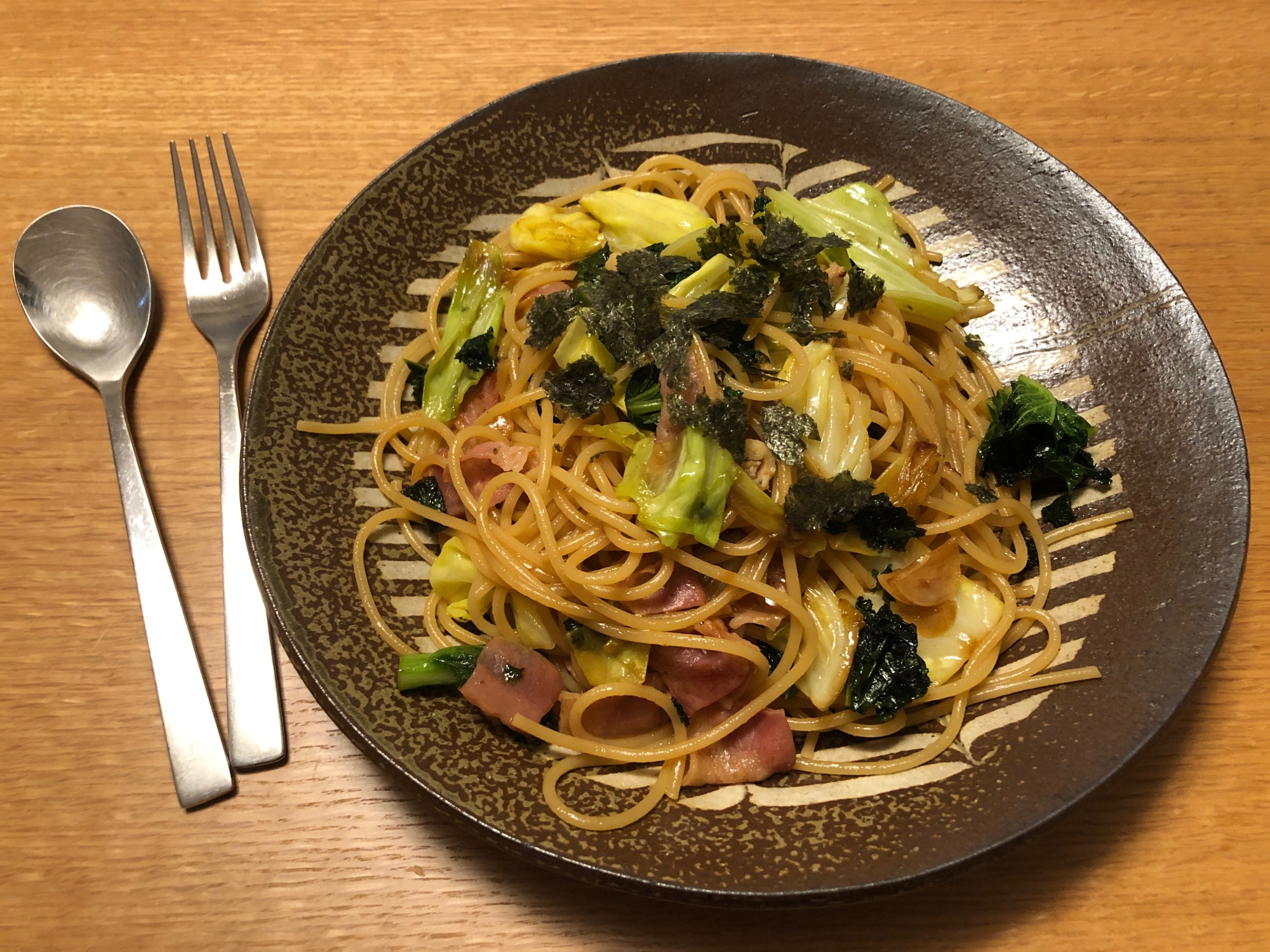 キャベツとケールの和風バター醤油パスタ