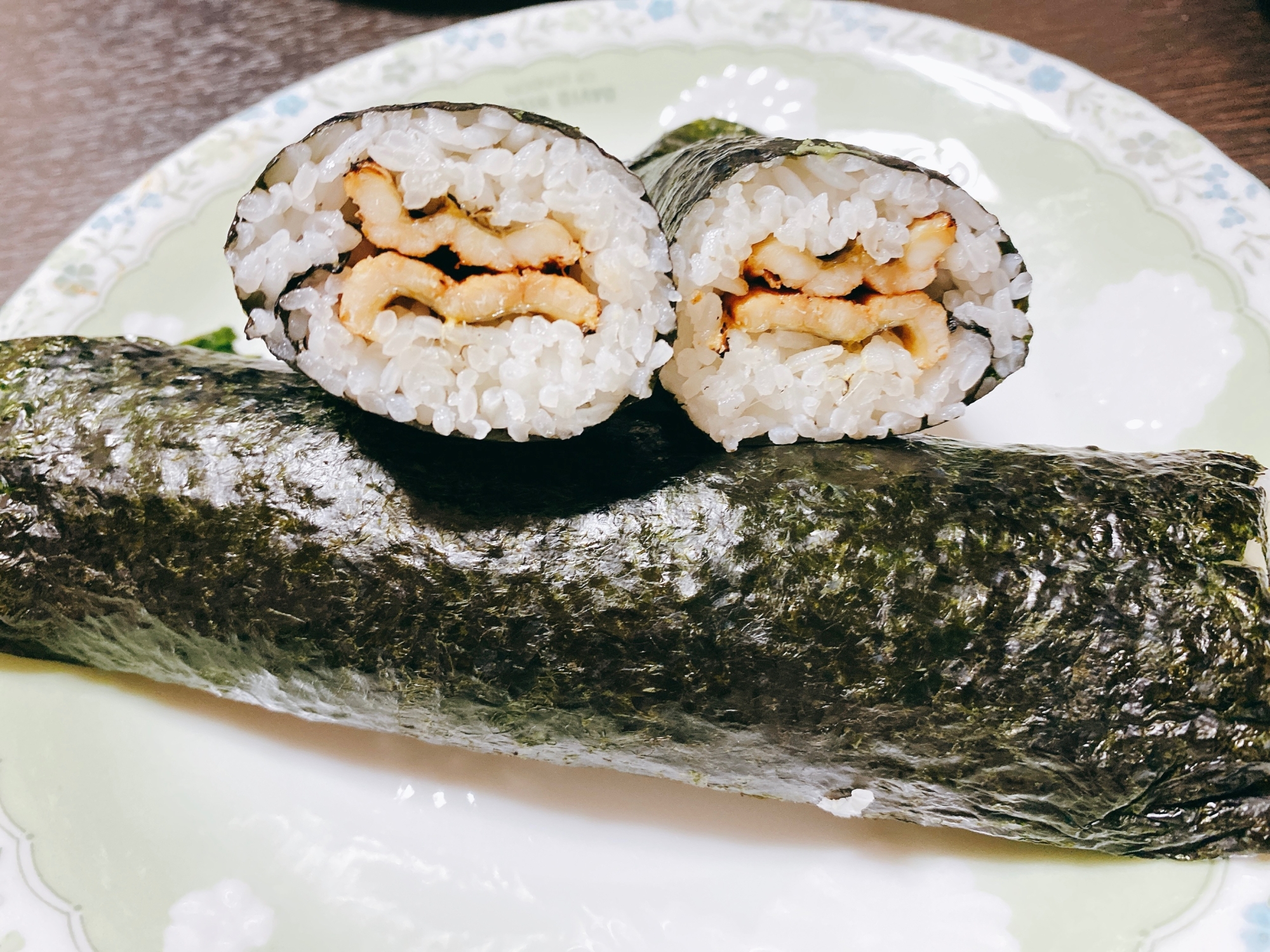 贅沢に焼き穴子を２匹！恵方巻き