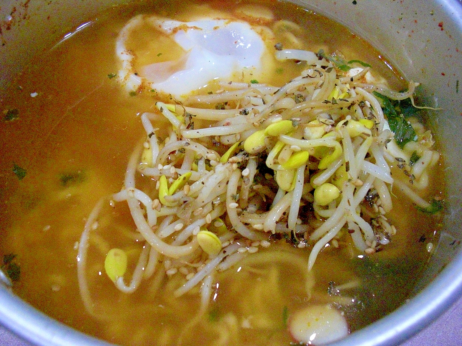 アレンジ　インスタントラーメン　醤油味