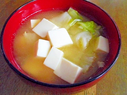 白菜と豆腐の豚汁風　味噌汁