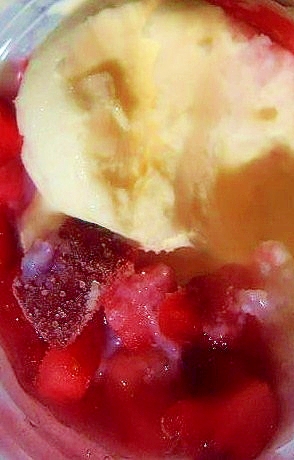 角切り苺アイス