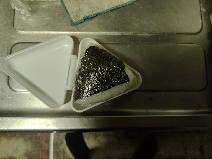 サラミソーセージのおにぎり弁当