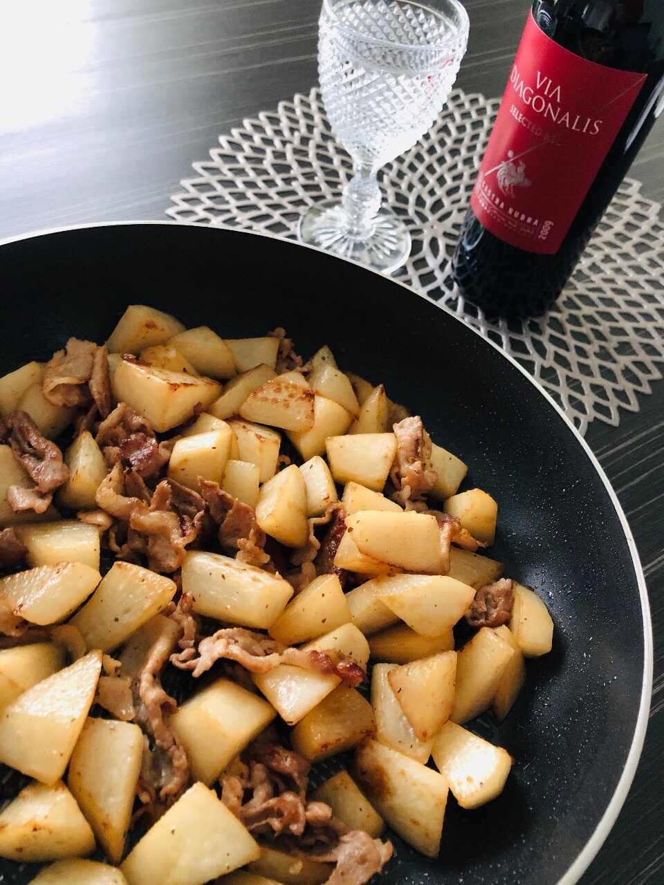 ワインに合う☆豚肉と大根の煮物風アンチョビ炒め