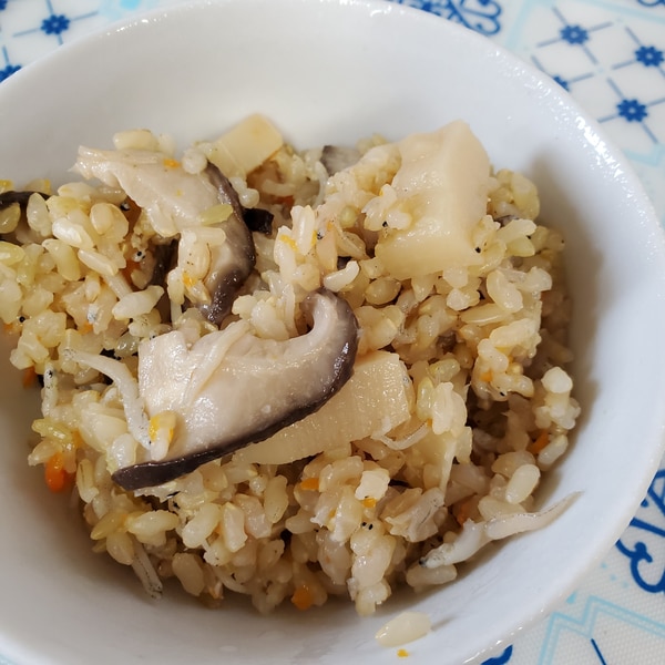 玄米で 筍と椎茸の炊き込みご飯 白米可 レシピ 作り方 By ゆっか 楽天レシピ