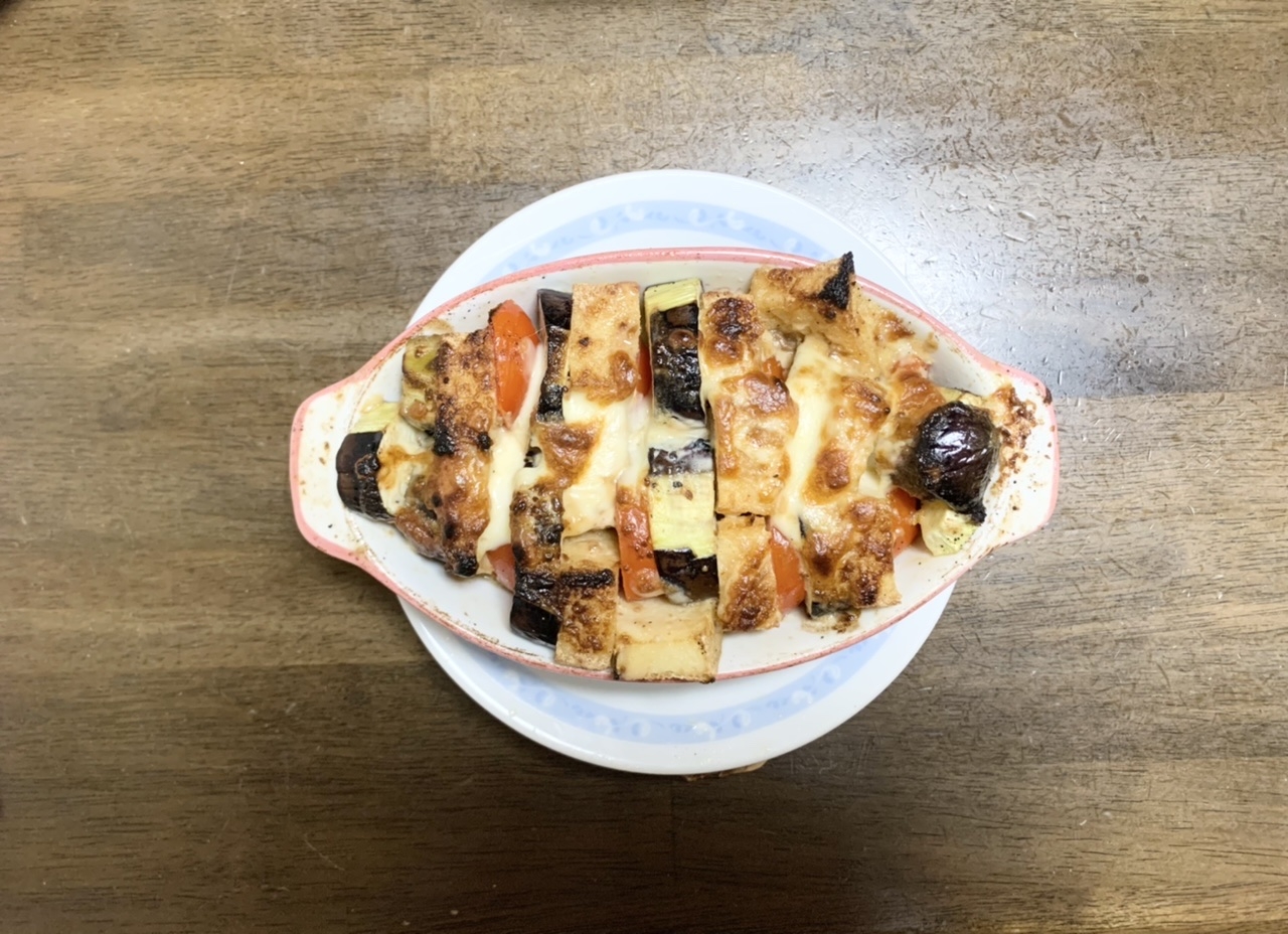 なすレシピ　なすとトマトの味噌マヨチーズ焼き