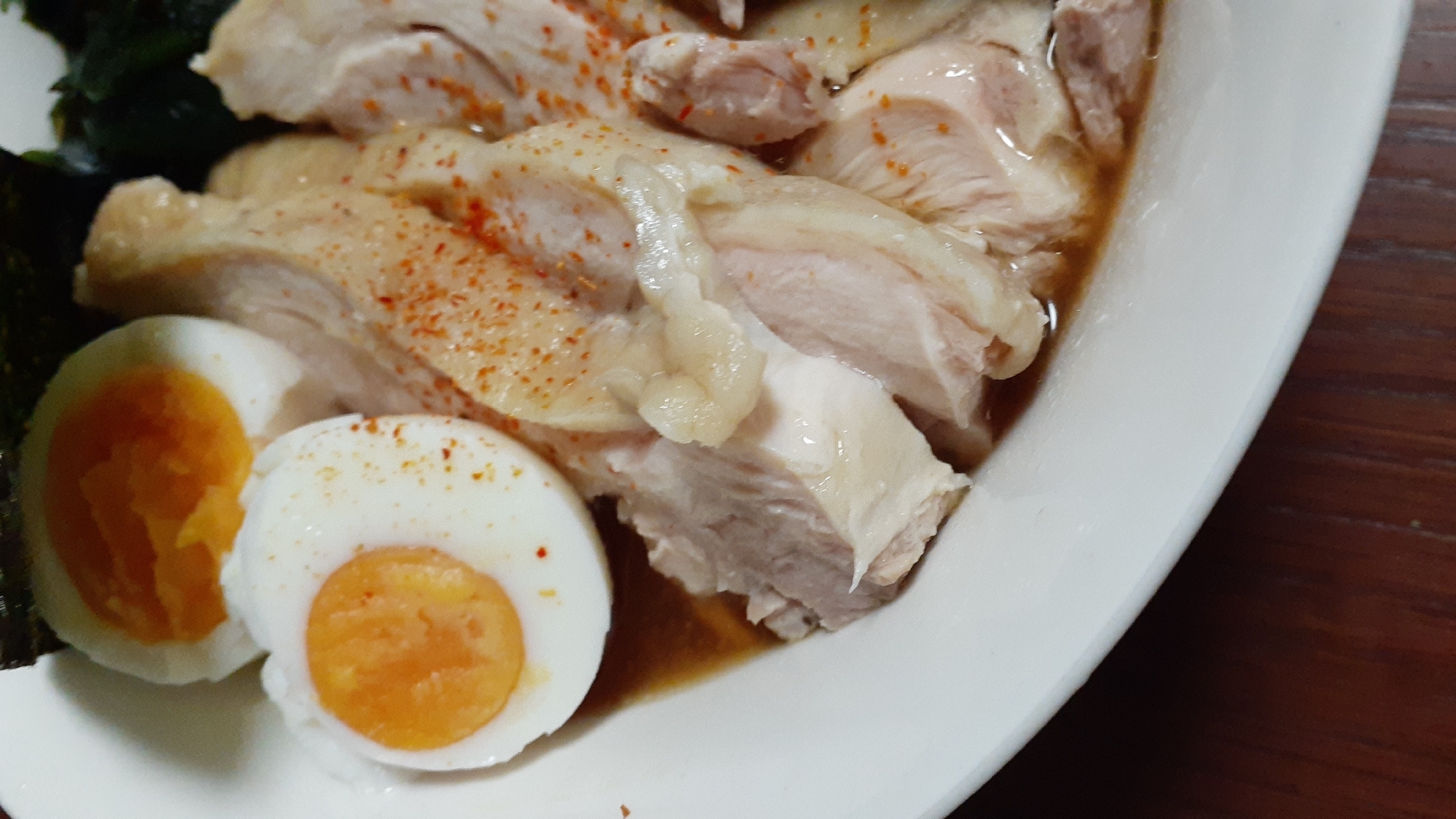 サッポロ一番味噌ラーメン　とりもも肉とゆで卵