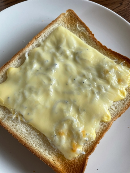 釜揚げしらすのチーズトースト